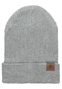 Szary dzianinowy beret o prążkowanej fakturze i podwiniętym mankiecie. Posiada małą brązową skórzaną metkę na mankiecie z abstrakcyjnym logo.