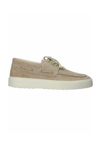 Bateaux en daim beige avec un bout rond, des coutures minimales et des lacets ronds. Semelle en caoutchouc blanche avec une texture antidérapante.