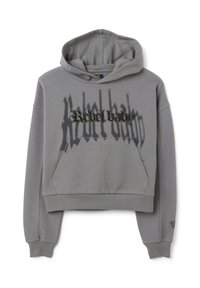 Grijze cropped hoodie met een trekkoord capuchon, voorzien van een voorzak en "Rebel baby" gedrukt in zwarte gotische letters. Zachte textuur.