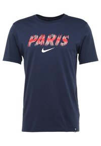 Marinblå Nike t-shirt med röd och vit "PARIS"-text ovanför en vit Nike swoosh-logotyp på bröstet.