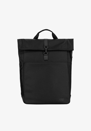 Schwarzer rechteckiger Rolltop-Rucksack mit einem oberen Griff und einem vorderen Verschluss, dargestellt auf weißem Hintergrund.