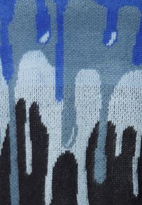 The Ragged Priest Sweter