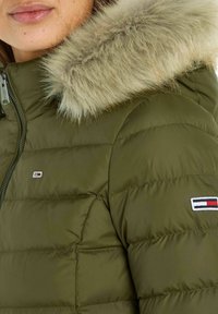 Tommy Jeans BASIC HOODED JACKET - Winter jacket - drab olive green