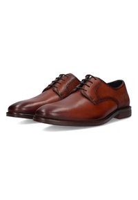 Bruine leren veterschoenen met een gladde afwerking en een gestructureerd paneel bij de hak, met een ronde neus en platte zool.
