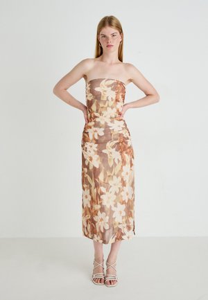 Strapless midi dress in a lightweight fabric, featuring a floral pattern in beige and cream tones with side ruching and a straight hem.