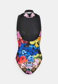 Fato de banho feminino com estampa floral, apresentando uma base preta e padrões vibrantes de flores nas cores rosa, vermelho, azul e amarelo, com um design de gola alta.