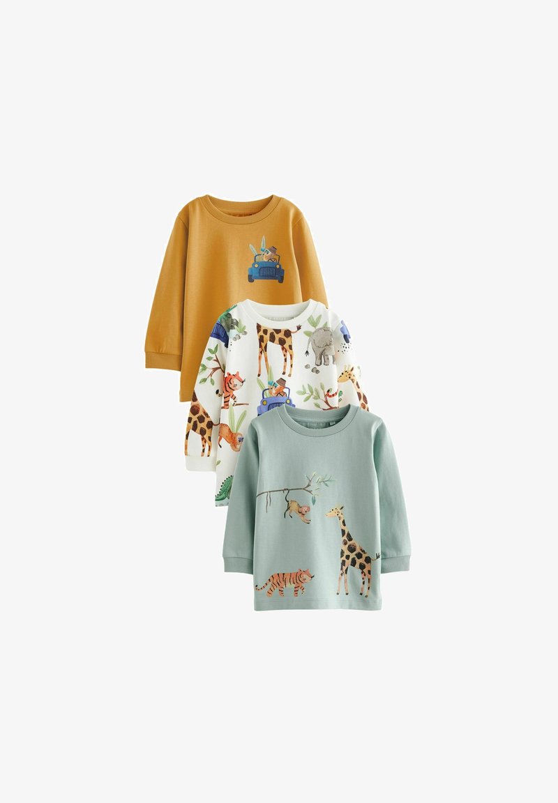 Három gyermekpulóver: mustársárga jármű grafikával, fehér állatmintás, és mentazöld zsiráfokkal és tigrist ábrázoló.