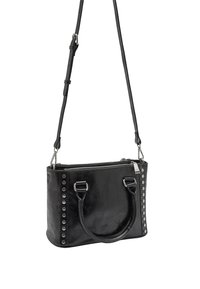 Czarna skórzana torebka na ramię z dwoma uchwytami, ozdobiona srebrnymi ćwiekami z jednej strony oraz zamkiem błyskawicznym na górze. Gładka faktura.