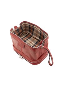 Rode leren tas met een ritsluiting, voorzien van een geruite voering in beige, bruin en marineblauw. Inclusief een lus-handvat voor het dragen.