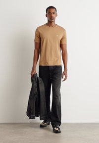 GANT PRINTED ARCHIVE SHIELD - T-shirt basique - roasted walnut