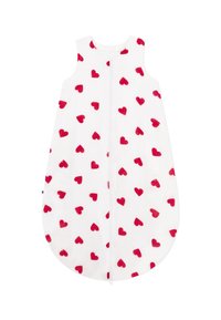 Άσπρη υπνόσακος μωρού με κόκκινα μοτίβα καρδιάς, διαθέτει εμπρόσθιο φερμουάρ και σχεδιασμό χωρίς μανίκια. Μαλακή υφή, στρογγυλεμένο σχήμα στο κάτω μέρος.