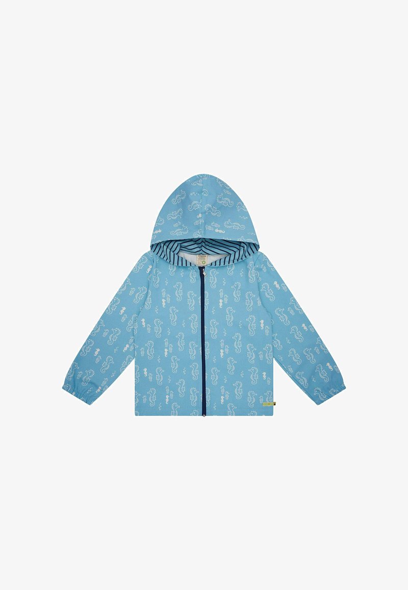 Giacca impermeabile azzurro chiaro con motivo di cavallucci marini, cappuccio solido, zip frontale completa e fodera interna a righe. Maniche lunghe con polsini elasticizzati.