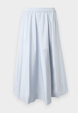 Jupe longue fluide bleu clair avec taille élastique et plis doux, présentée sur un fond blanc uni.