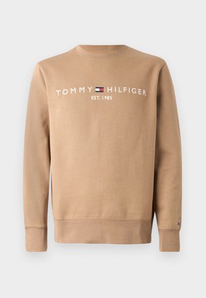 Barna, kerek nyakú pulcsi, hímzett "TOMMY HILFIGER" logóval és "EST. 1985" felirattal az elején. Puha textúrájú anyag.
