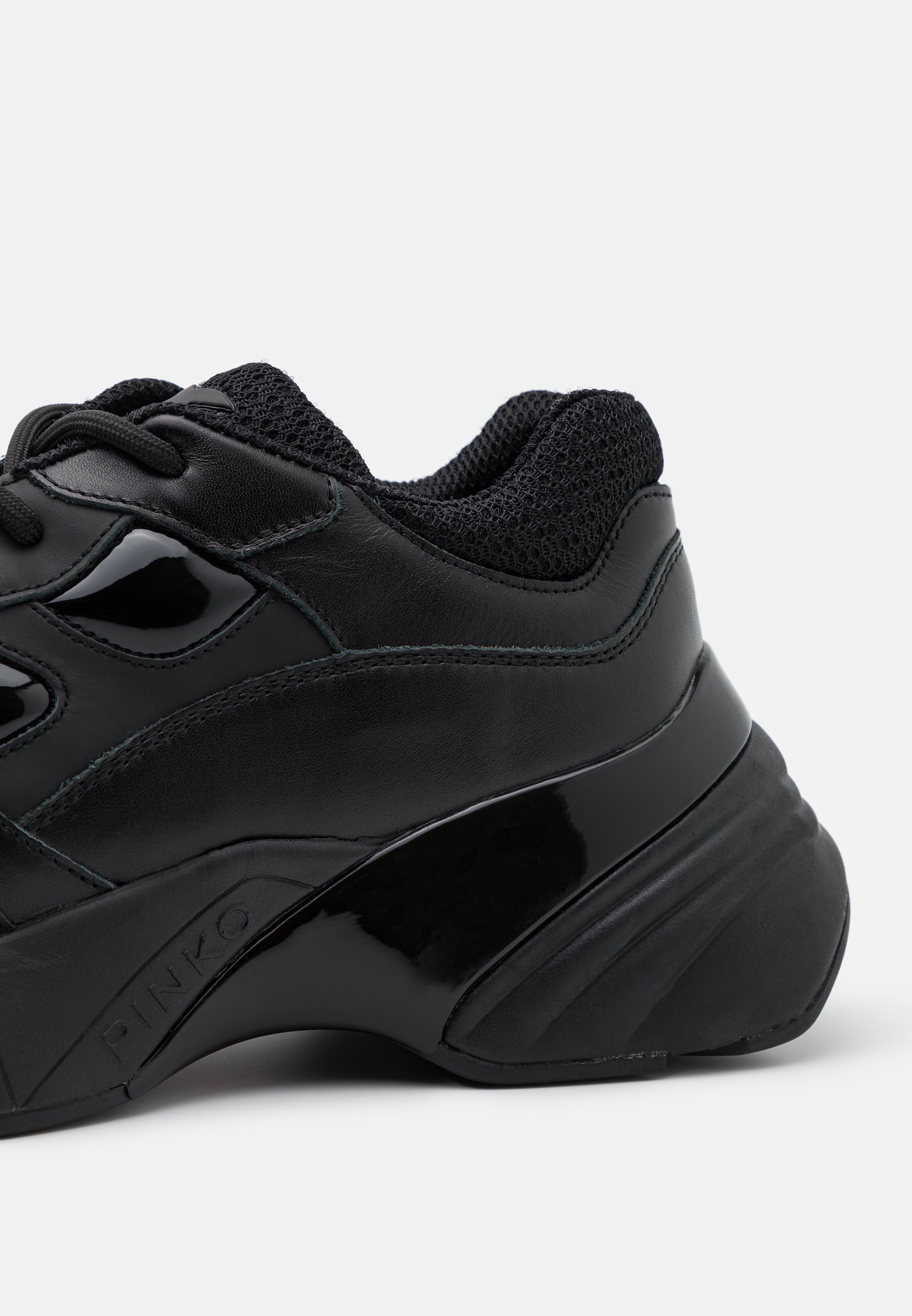 Pinko RUBINO Sneakers nero Zalando.se Pinko LOVE MINI PUFF QUILT PINS Axelremsväska black