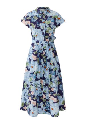 Robe midi bleu marine avec manches courtes, boutonnage sur le devant, ceinture à la taille et grand imprimé floral aux accents bleu clair, rose, vert et orange.