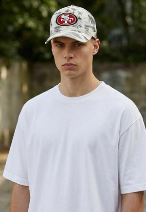 New Era, 19TWENTY TROPICS SAN FRANCISCO 49ERS - Pet - white
