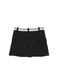 Jupe noire avec une taille blanche, comportant deux poches latérales et une texture lisse. Conçue avec des passants de ceinture et un devant plat.
