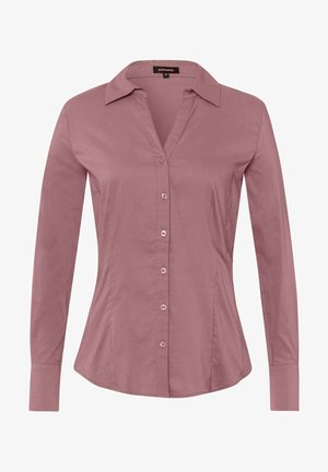 Koszula zapinana na guziki w kolorze wyblakłego lawendowego, z długim rękawem, dopasowanym krojem i klasycznym kołnierzykiem.