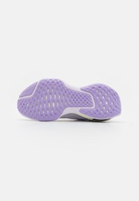 Nike Performance ZOOMX INVINCIBLE FK 3 - Scarpe da corsa su strada - barely grape/black/lilac bloom/sail