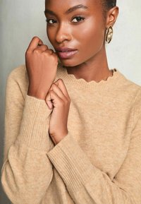 Lipsy REGULAR FIT BLEND SCALLOPED NECK - Džemper - beige