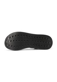 Sole di scarpa in gomma nera con motivo di battistrada testurizzato, caratterizzata da linee sollevate per una migliore aderenza e bordi arrotondati. Finitura liscia senza marcature visibili.