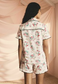 Cath Kidston SET - Pyžamová súprava - ecru icon bunches