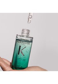 KÉRASTASE SPECIFIQUE SERUM POTENTIALISTE UNIVERSAL DEFENSE SERUM FOR UNBALANCED SCALPS - Soin des cheveux
