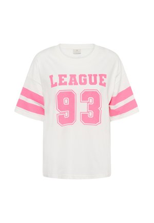 Tricou alb cu mâneci scurte, cu dungi roz pe mâneci și text roz „LEAGUE 93” pe față.