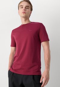 BOSS THOMPSON - Basic póló - dark red