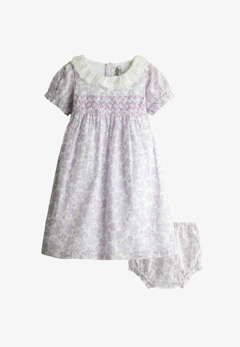 Rochiță pentru bebeluși și pantalonași scurți asortați, cu model floral mov deschis, mâneci scurte bufante, față strânsă și guler de dantelă albă.