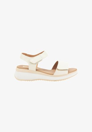 Sandalia de estilo de cuero blanco con correas ajustables, plantilla acolchada y parte superior texturizada. Presenta una suela gruesa blanca con acentos en beige.
