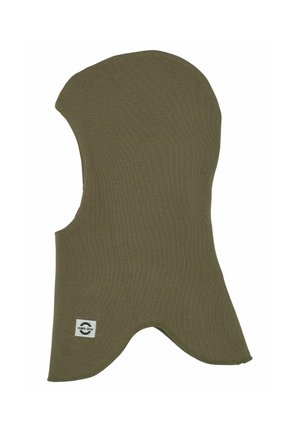 Cagoule tricotée vert olive avec une petite étiquette blanche « mikk-line » près du bord inférieur.