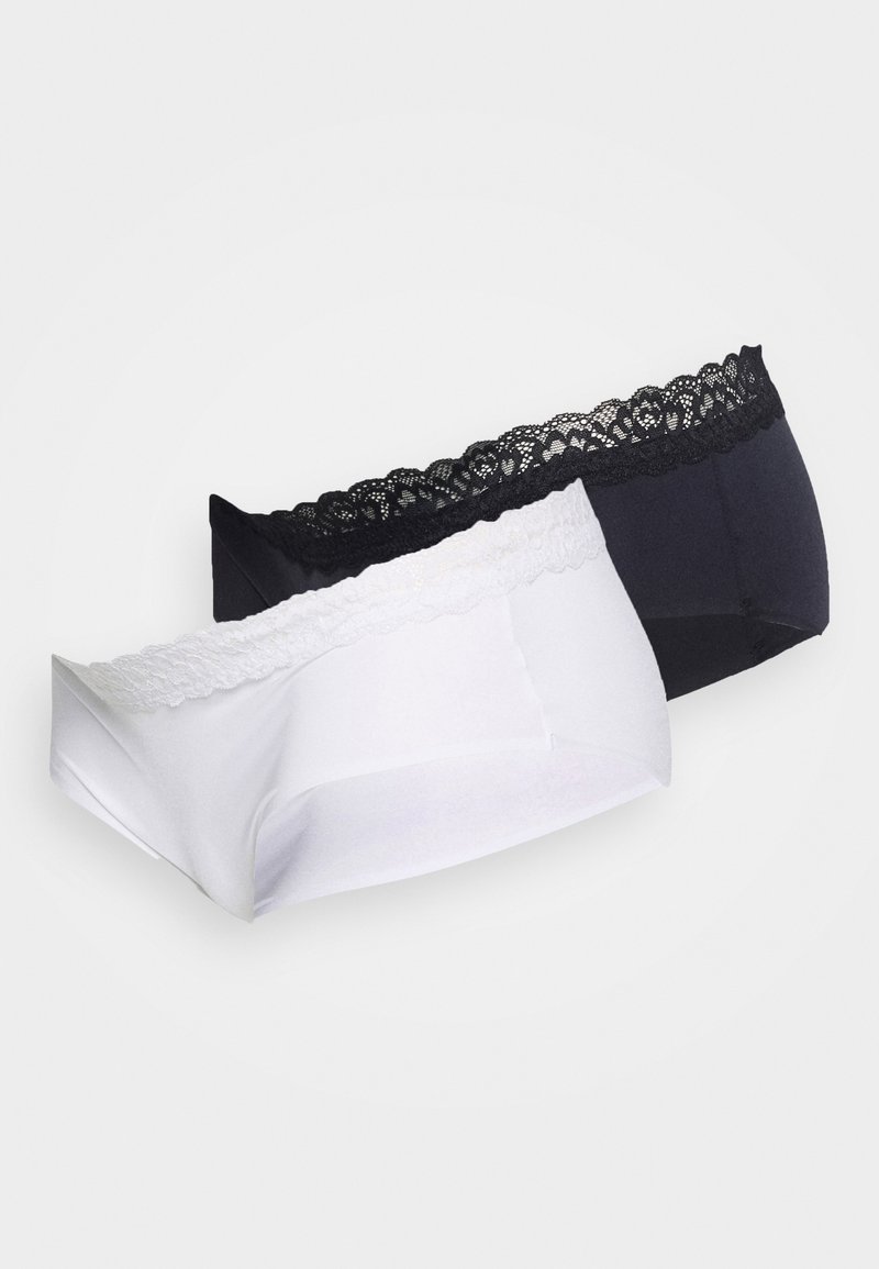 Két pár női alsónemű, az egyik fehér, a másik fekete. Mindkettő finom csipkeborítással készült a deréknál. Simább anyag, rugalmas kialakítás.