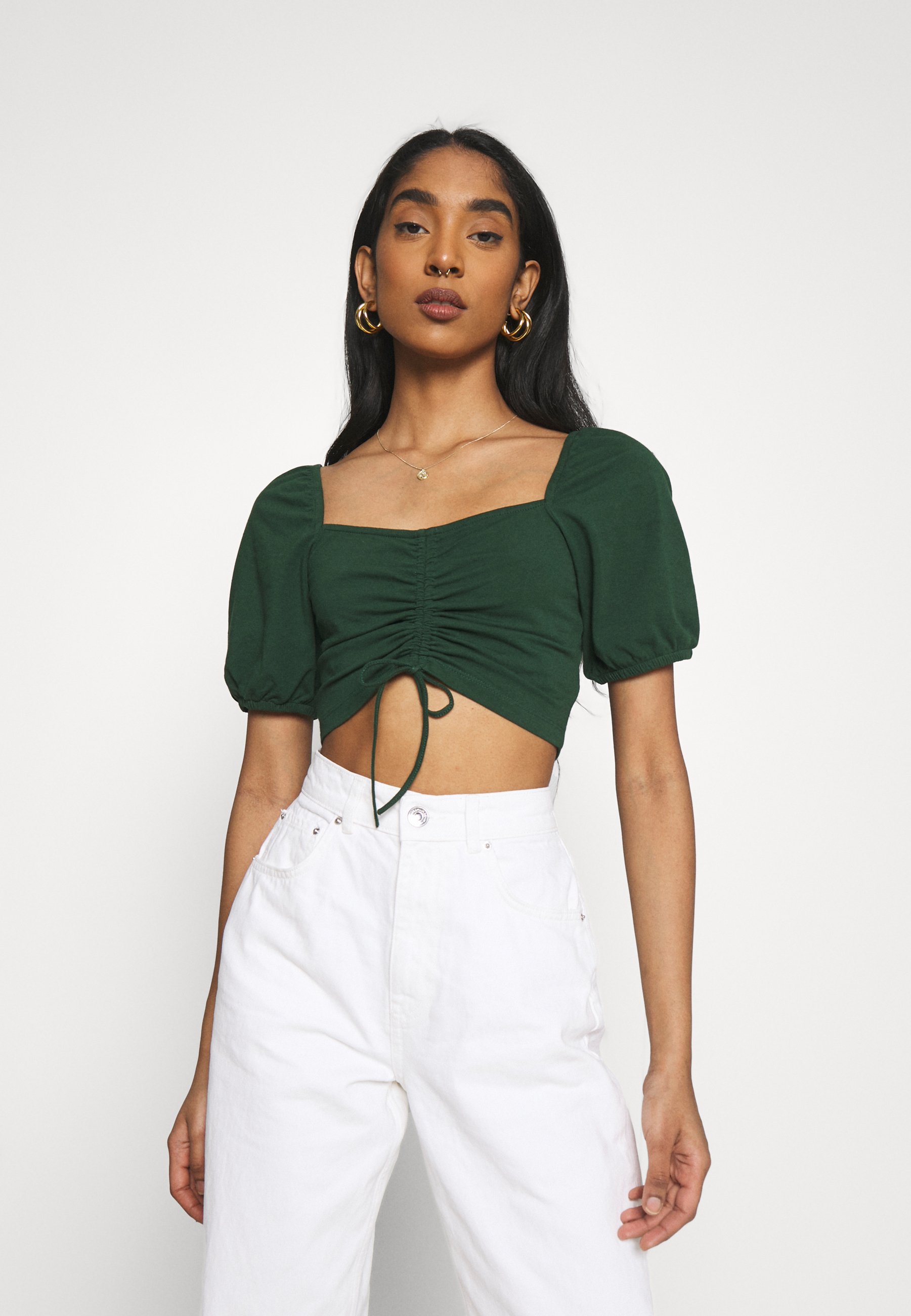 Glamorous RUCHED CROP TOP - estampada forest green/verde -