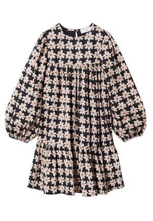 Czarna sukienka z dużym kremowym i brzoskwiniowym kwiatowym nadrukiem, okrągłym dekoltem, długimi bufianymi rękawami, marszczoną górą i warstwowym dołem.