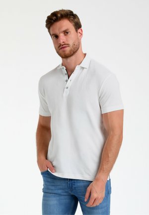 - Koszulka polo