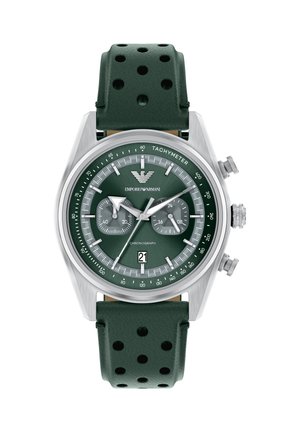 Reloj cronógrafo con esfera verde, caja de acero inoxidable plateado y correa de goma perforada verde oscuro. Presenta marcadores de hora detallados y taquímetro.