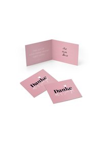 Pink greeting card with a folded design. Inside text reads, “Was ich Dir schon immer einmal sagen wollte:” with blank lines. Two accompanying flat cards read “Danke.” in black.