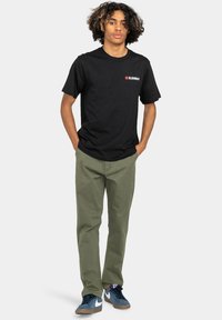 Element BLAZIN czarny