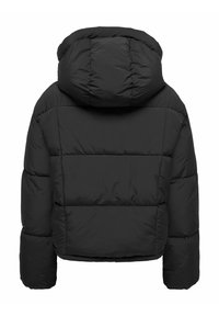 Zwarte gewatteerde jas met capuchon, voorzien van een doorgestikt ontwerp, dikke vulling, elastische manchetten en een cropped lengte. Soepele textuur, minimale details.