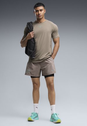 Puma, M PUMA X HYROX PWRMODE TEE - Αθλητικό μπλουζάκι - mouse gray