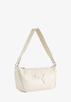 Pequeña bolsa de hombro color marfil con patrón acolchado, logotipo de Puma cosido en el frente y correa ancha ajustable con cierre superior de cremallera.