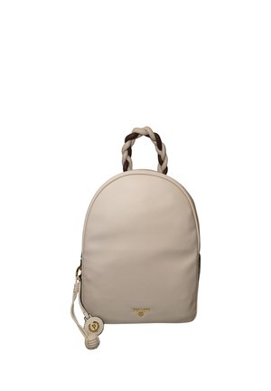 Piccola borsa a tracolla in pelle beige con manico attorcigliato bicolore, logo dorato e ciondolo decorativo tondo con nappina intrecciata.