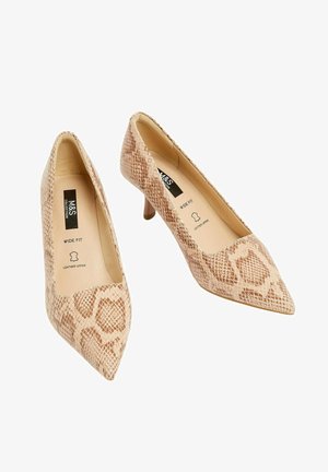 Marks & Spencer, Sandales compensées - gold-coloured
