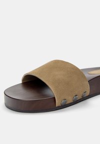 PULL&BEAR FLAT - Natikači za na bazen - brown