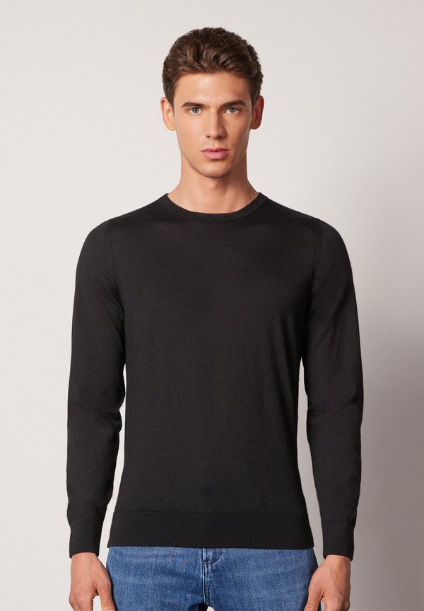 RUNDHALS - Strickpullover