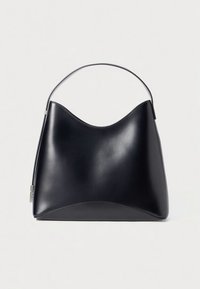 Borsa in pelle nera con silhouette curva, dotata di un manico singolo e arrotondato e finitura liscia e lucida. Design minimalista senza parti metalliche visibili.