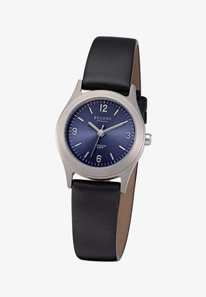 Montre-bracelet ronde en titane argenté avec cadran bleu, index argentés et bracelet en cuir noir affichant l'heure 10:10:36.