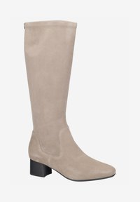 Bottes beiges montantes en suède doux, avec un bout carré et un petit talon carré. Texture lisse avec des détails de couture minimalistes.